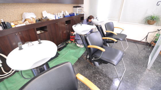 古いバックシャンプーです!撤去作業中